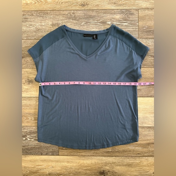 🩵 TAHARI women’s top 🩵 - Picture 9 of 10